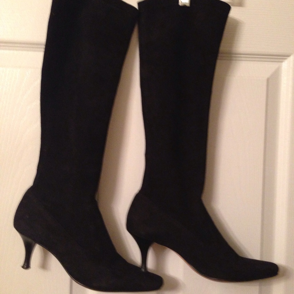 Classic suede boots